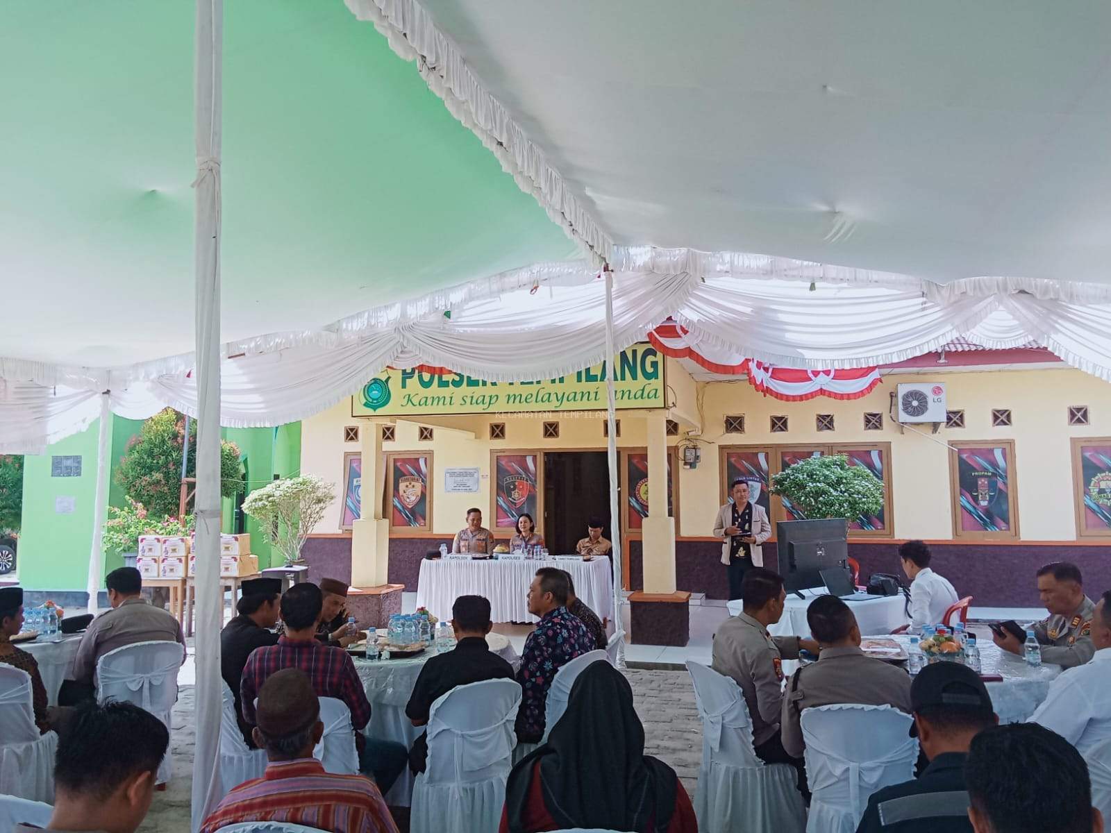 Camat Tempilang Menghadiri Sekaligus memberi sambutan dalam kegiatan kunjungan kerja Kapolres Bangka Barat ke Polsek Tempilang