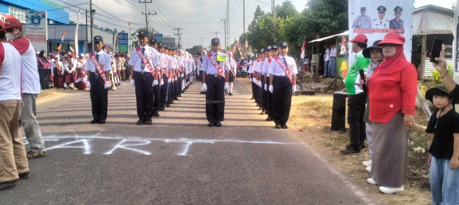 Camat Tempilang Beserta Forkopimcam Kecamatan Tempilang Membuka Kegiatan Pawai dalam memeriahkan Hari Ulang Tahun Republik Indonesia Ke-81 Di Kecamatan Tempilang
