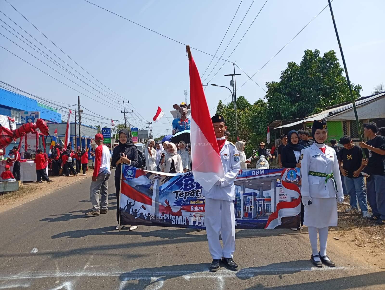 Camat Tempilang bersama Forkopincam Kecamatan Tempilang Membuka kegiatan Karnaval dalam rangka memeriahkan Hari Ulang Tahun Kemerdekaan Republik Indonesia Ke-81 di Kecamatan Tempilang Tanggal 20 Agust